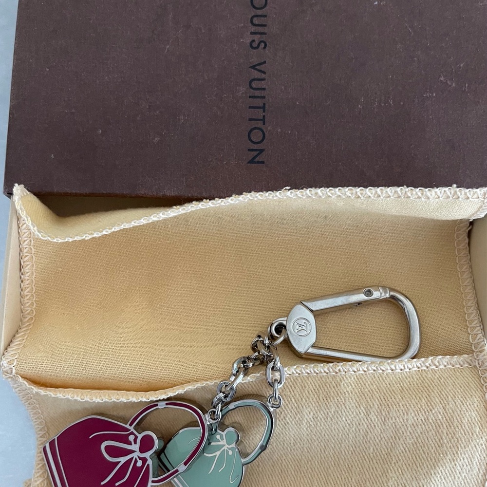 LOUIS VUITTON bag charm or key ring - Picture 8 of 8